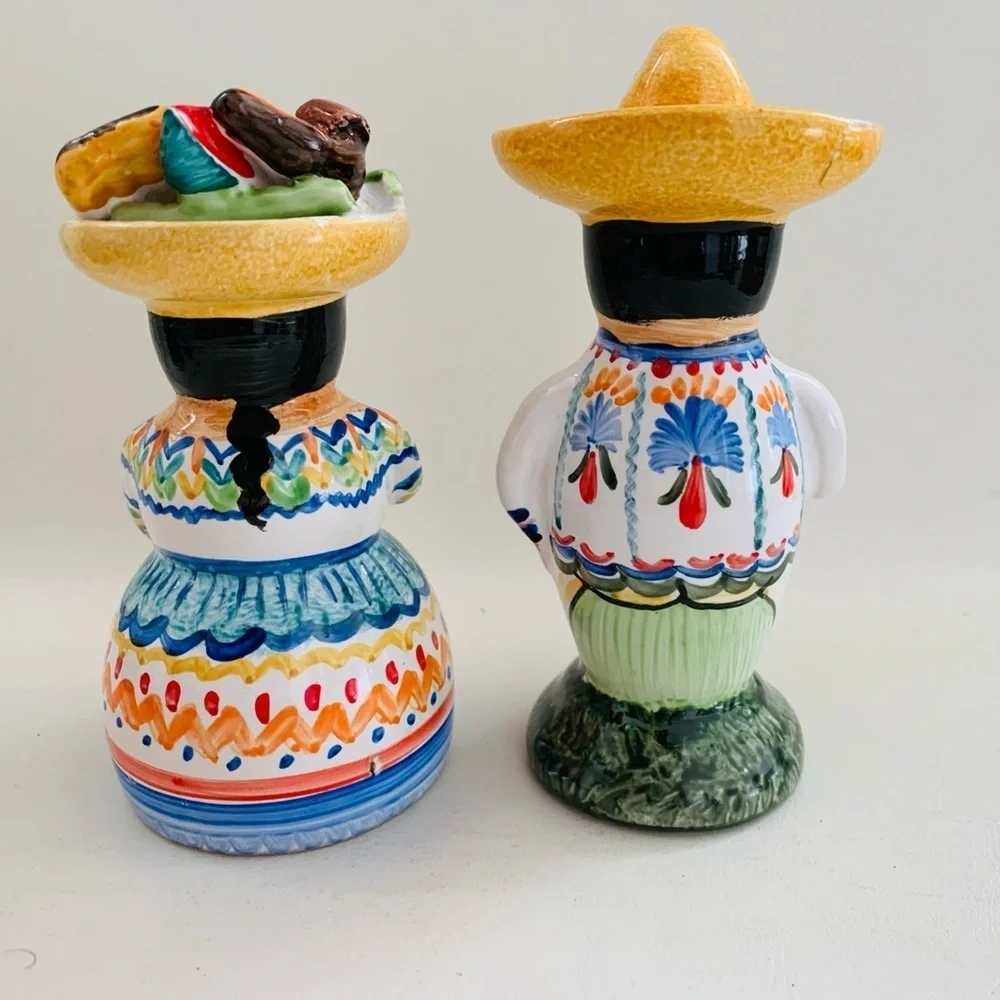 HandPainted MEXICAN FOLK ART Colorful SALT & PEPPER Couple SHAKERS Terracotta